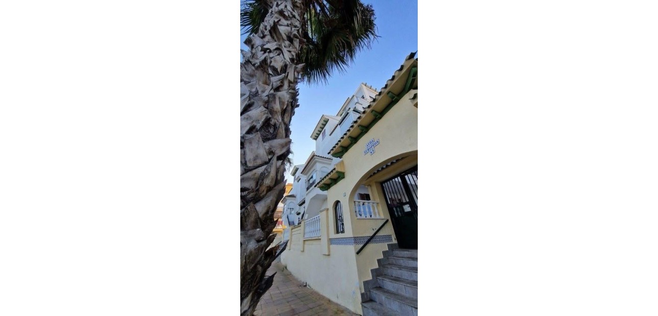 Sale - Apartment / flat -
Torrevieja - Torre La Mata