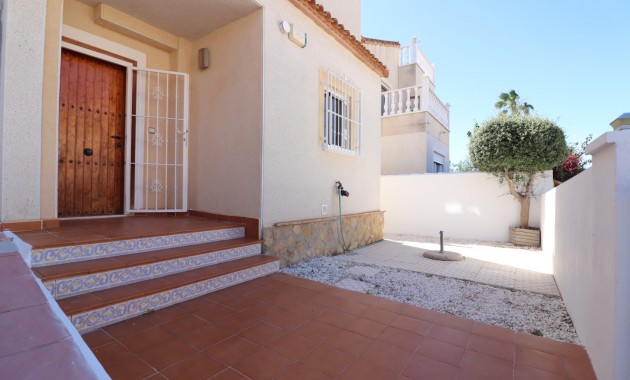 Sale - Detached Villa -
San Miguel de Salinas - Lake View Mansions