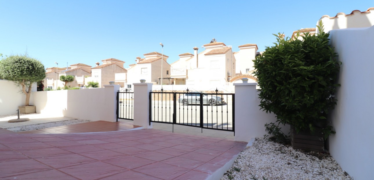 Sale - Detached Villa -
San Miguel de Salinas - Lake View Mansions