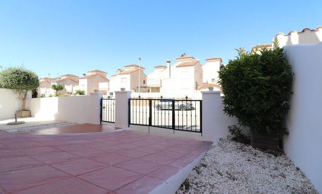 Sale - Detached Villa -
San Miguel de Salinas - Lake View Mansions