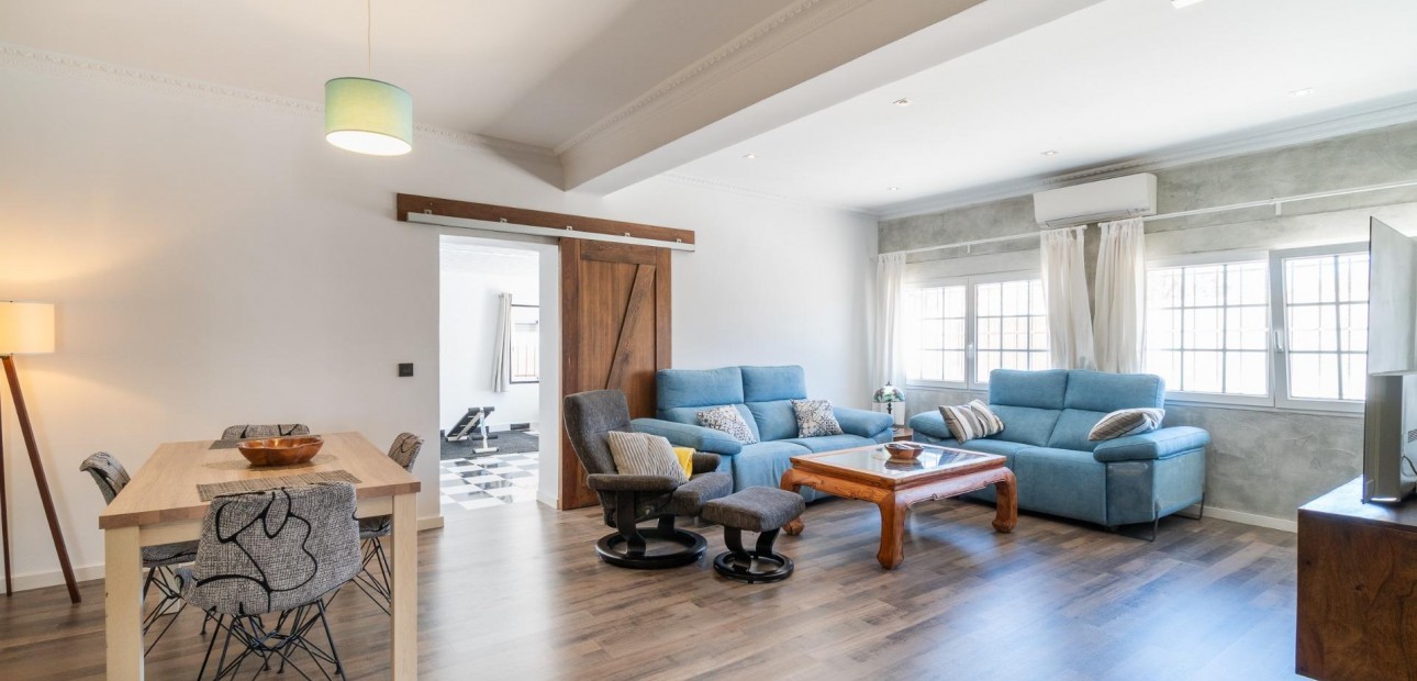 Sale - Villa -
Torrevieja - Torreta florida