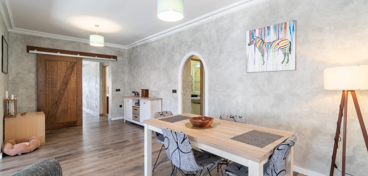 Sale - Villa -
Torrevieja - Torreta florida
