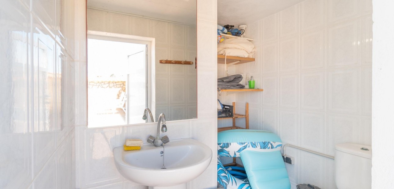 Sale - Villa -
Torrevieja - Torreta florida