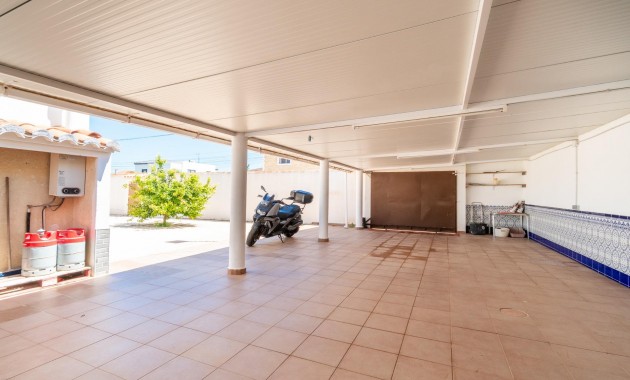 Sale - Villa -
Torrevieja - Torreta florida