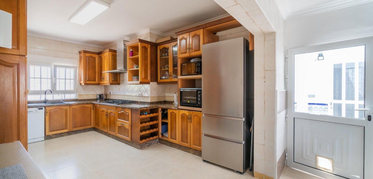Sale - Villa -
Torrevieja - Torreta florida