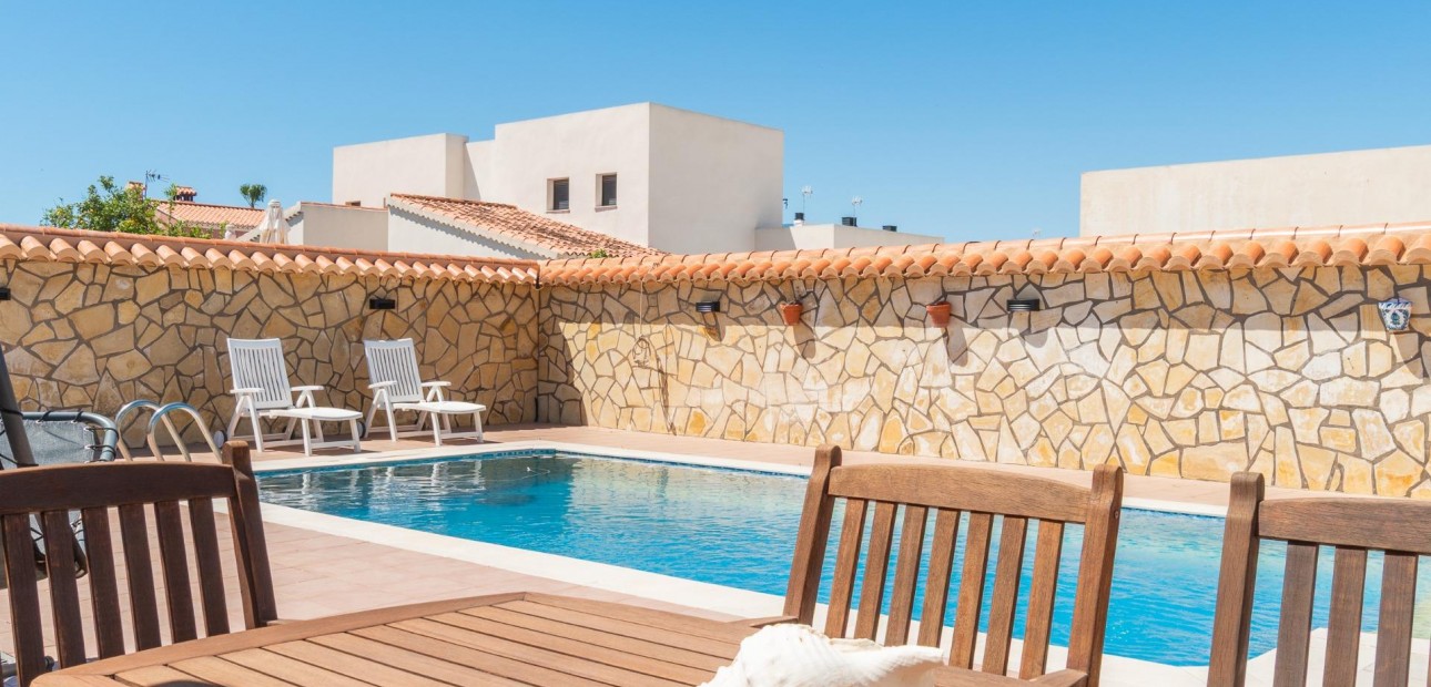 Sale - Villa -
Torrevieja - Torreta florida