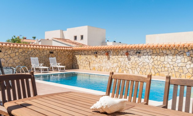 Sale - Villa -
Torrevieja - Torreta florida