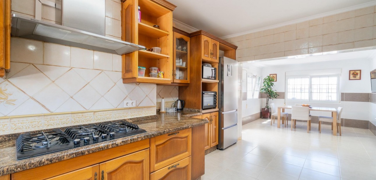 Sale - Villa -
Torrevieja - Torreta florida