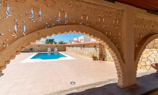 Sale - Villa -
Torrevieja - Torreta florida