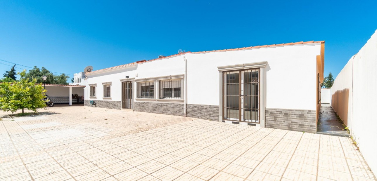 Sale - Villa -
Torrevieja - Torreta florida