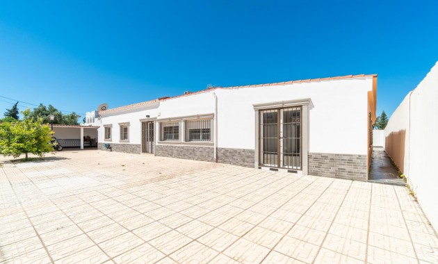 Sale - Villa -
Torrevieja - Torreta florida