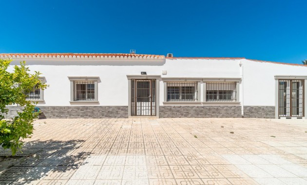 Sale - Villa -
Torrevieja - Torreta florida