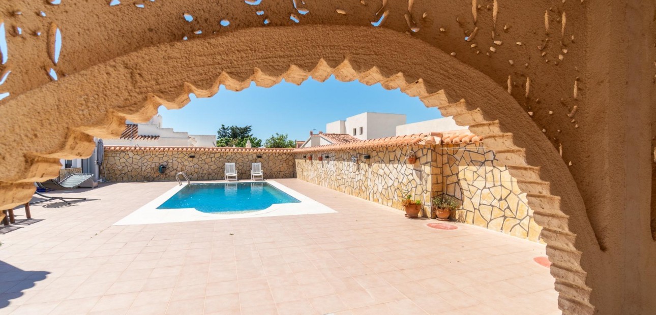 Sale - Villa -
Torrevieja - Torreta florida
