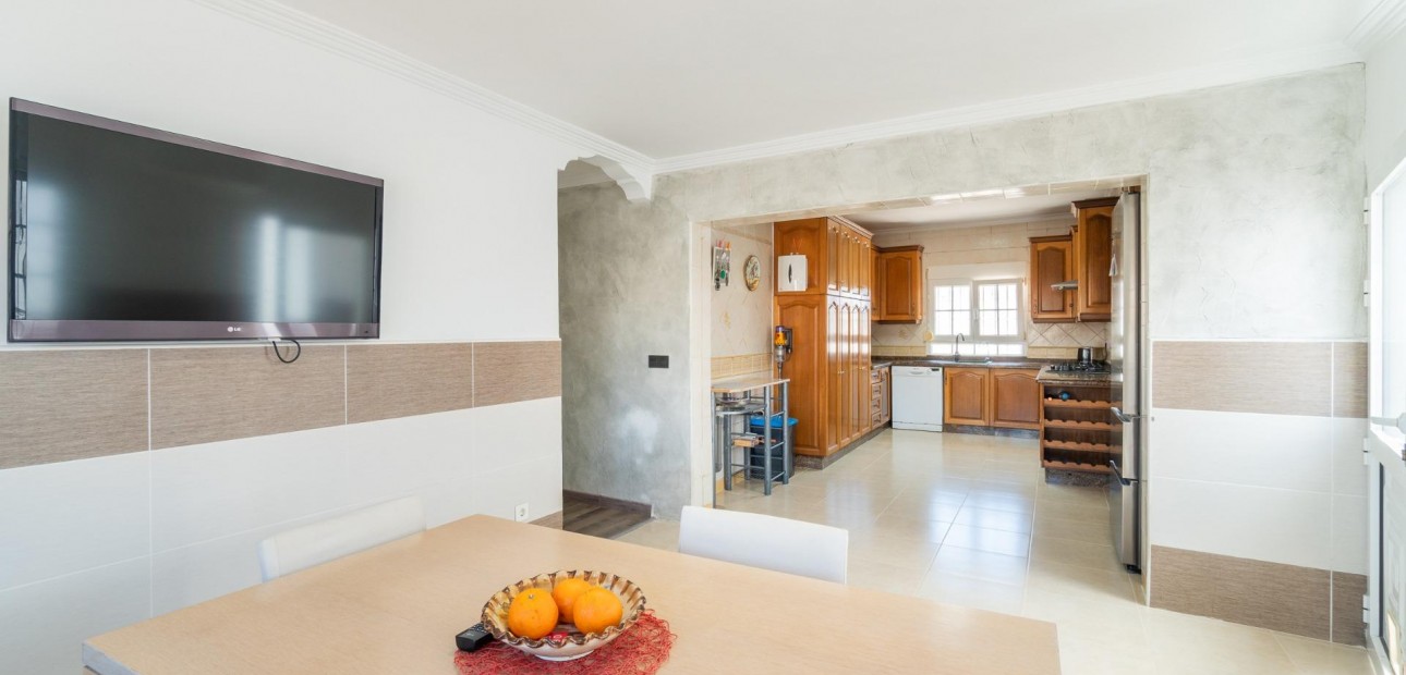 Sale - Villa -
Torrevieja - Torreta florida