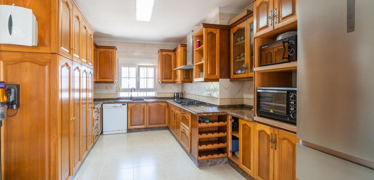 Sale - Villa -
Torrevieja - Torreta florida