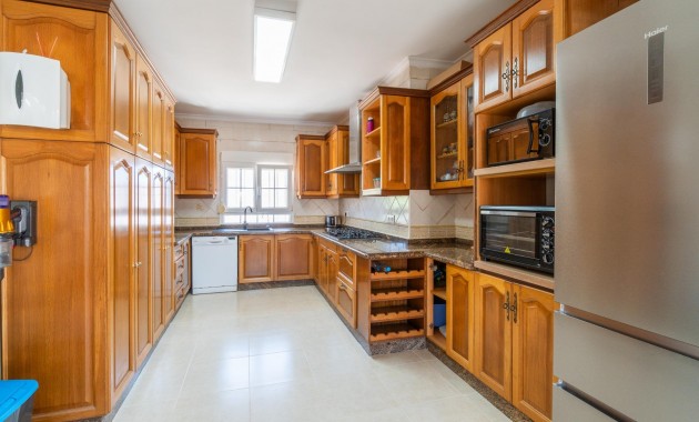 Sale - Villa -
Torrevieja - Torreta florida