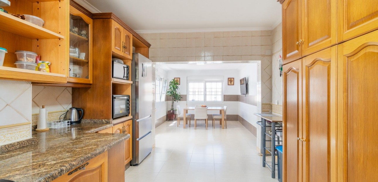 Sale - Villa -
Torrevieja - Torreta florida