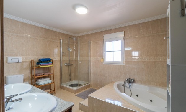 Sale - Villa -
Torrevieja - Torreta florida