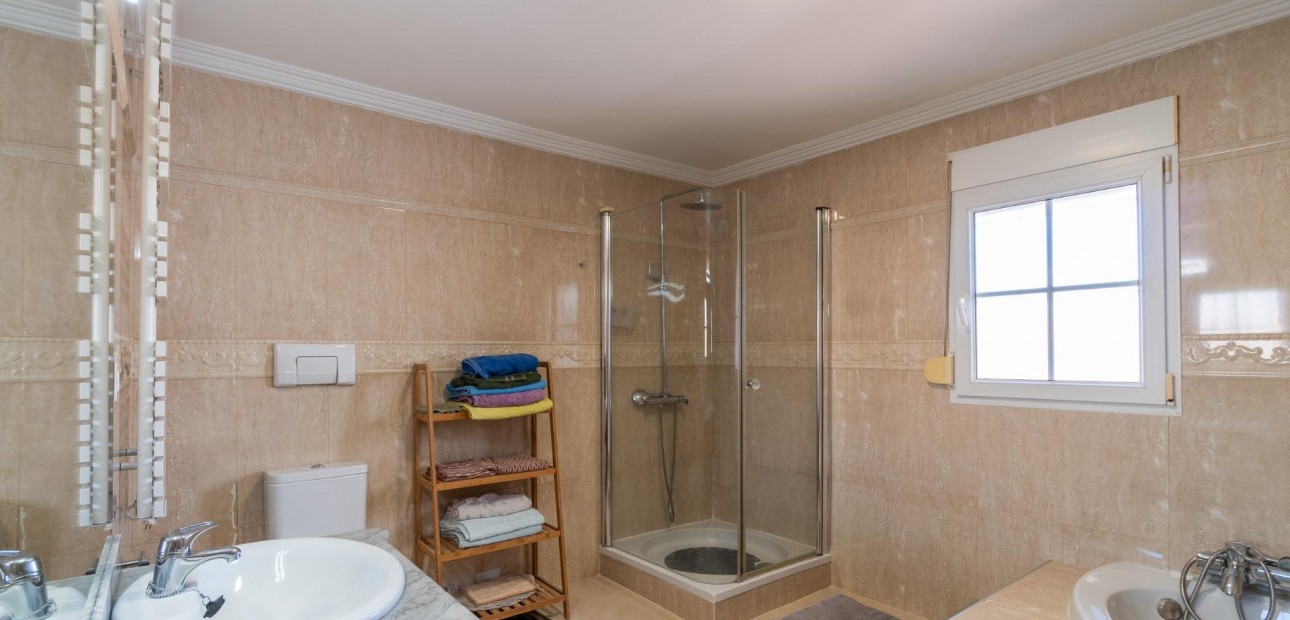 Sale - Villa -
Torrevieja - Torreta florida