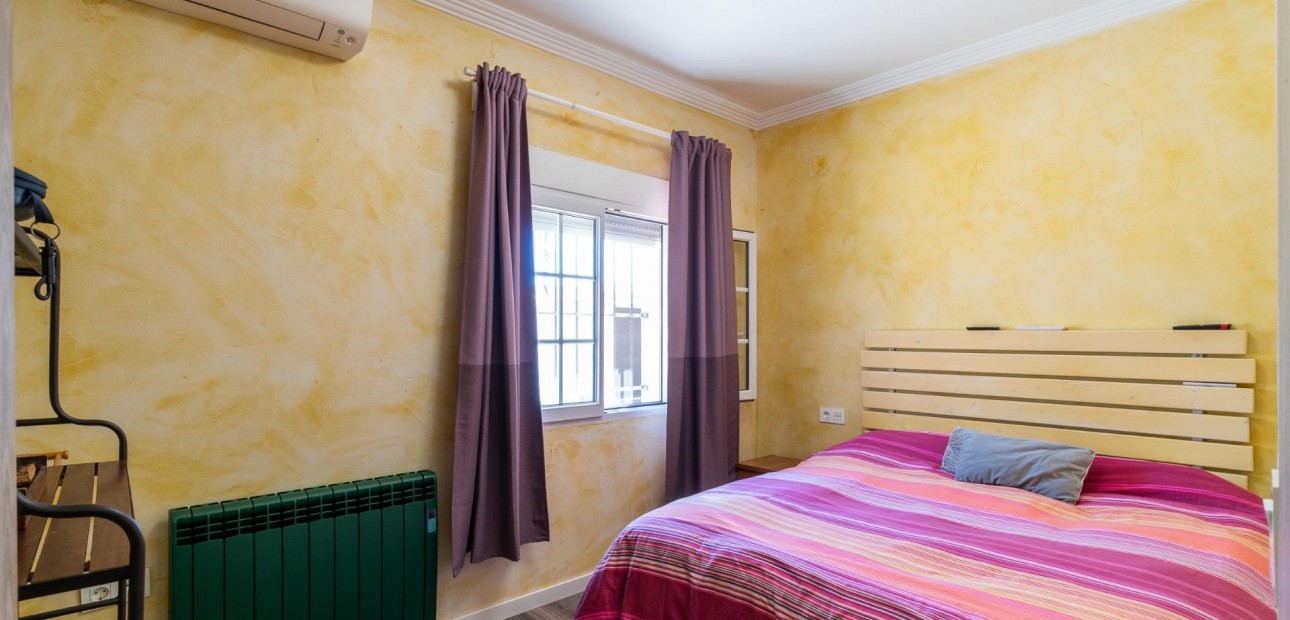 Sale - Villa -
Torrevieja - Torreta florida
