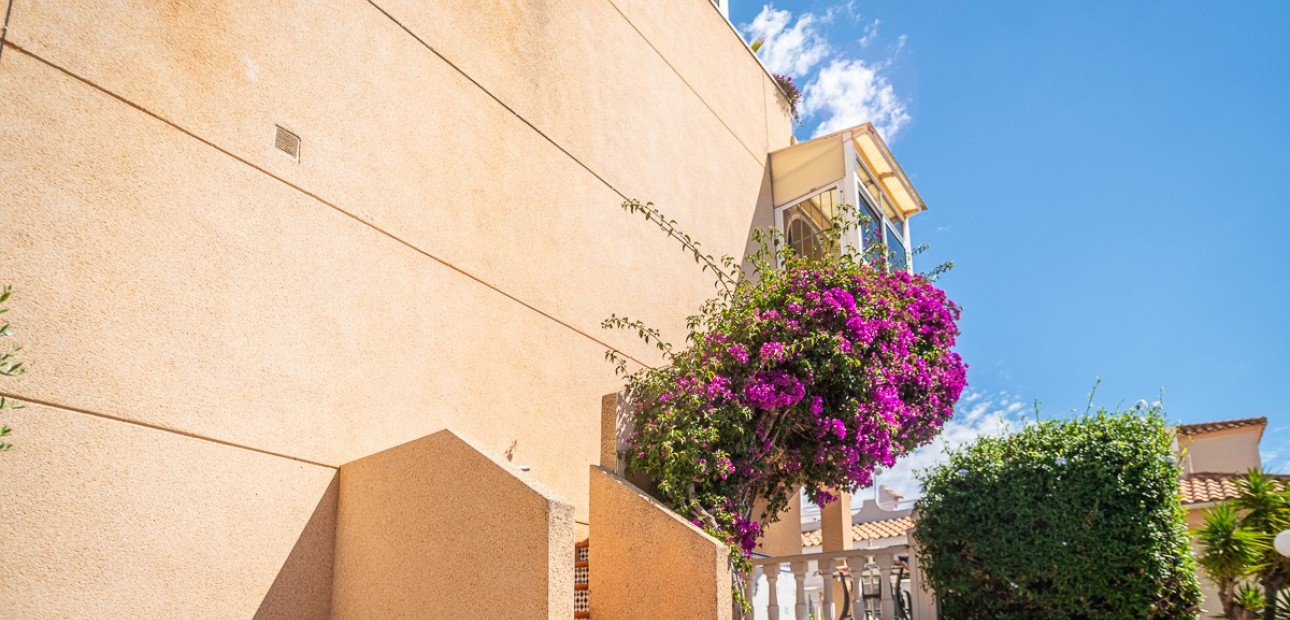Sale - Apartment / flat -
Alicante - La Florida