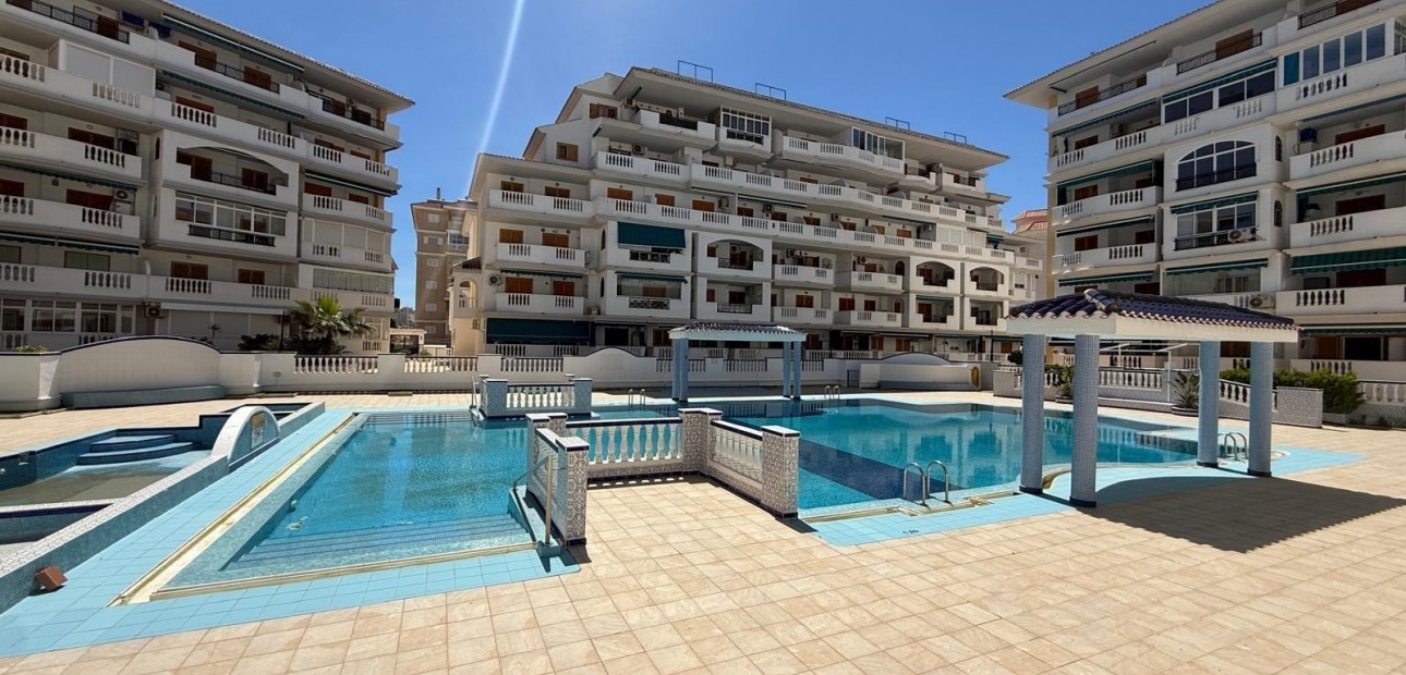 Sale - Apartment / flat -
Torrevieja - Los Europeos