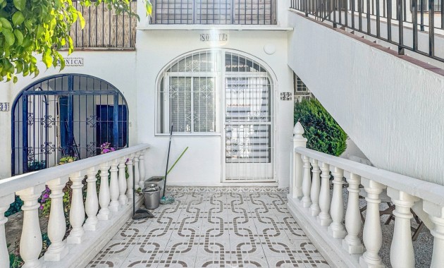 Sale - Apartment / flat -
Orihuela Costa - Los Balcones