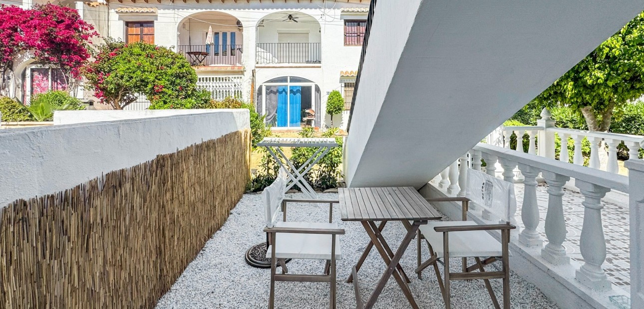 Sale - Apartment / flat -
Orihuela Costa - Los Balcones