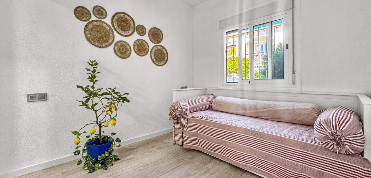 Sale - Apartment / flat -
Orihuela Costa - Los Balcones