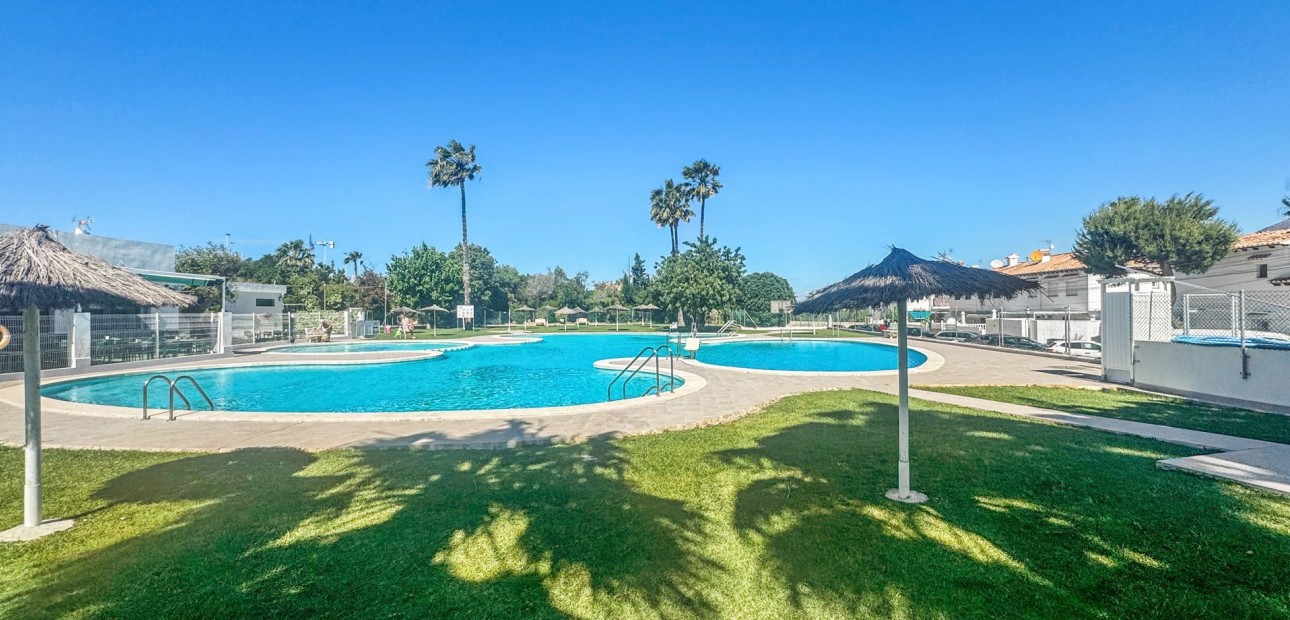 Sale - Apartment / flat -
Orihuela Costa - Los Balcones