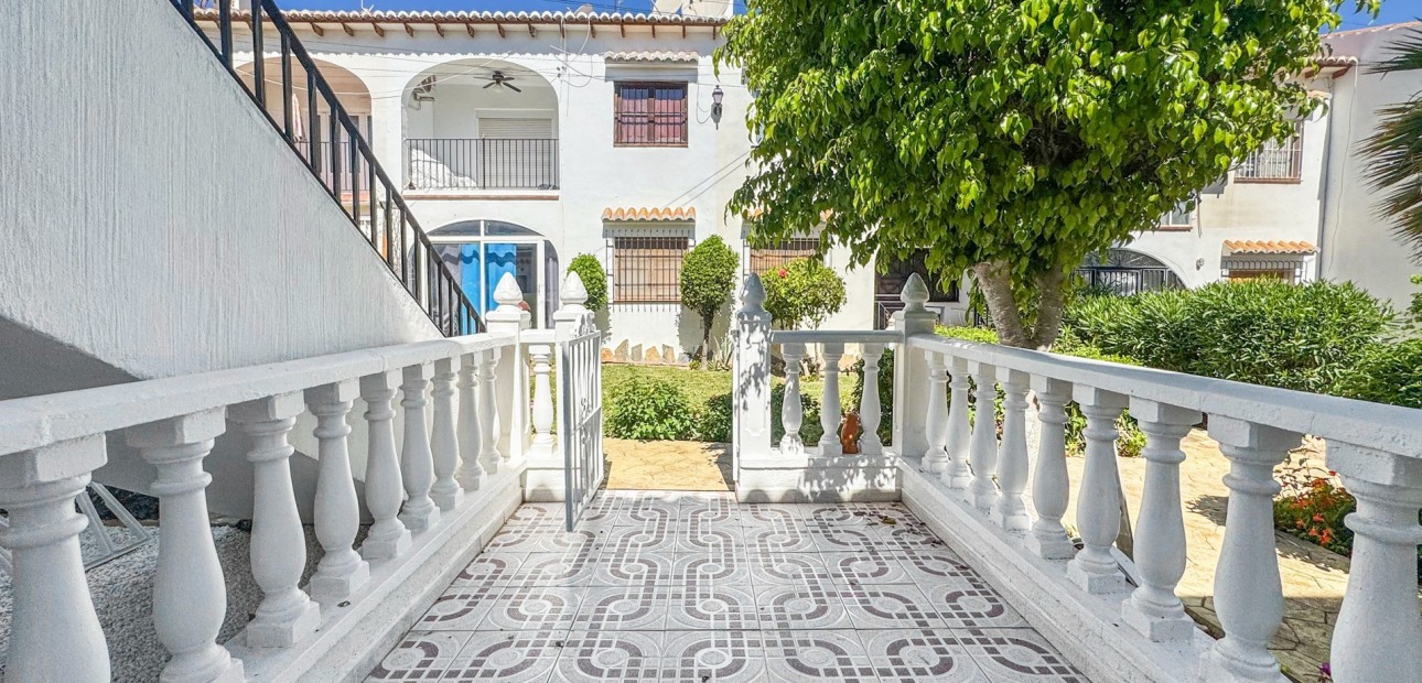 Sale - Apartment / flat -
Orihuela Costa - Los Balcones