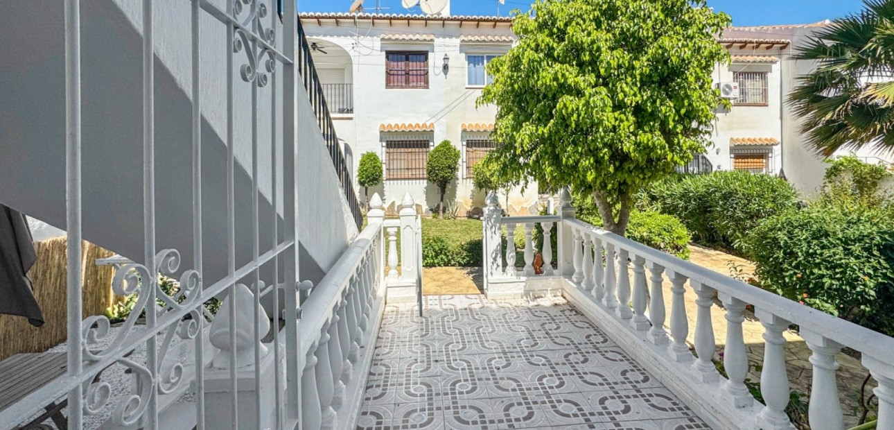 Sale - Apartment / flat -
Orihuela Costa - Los Balcones