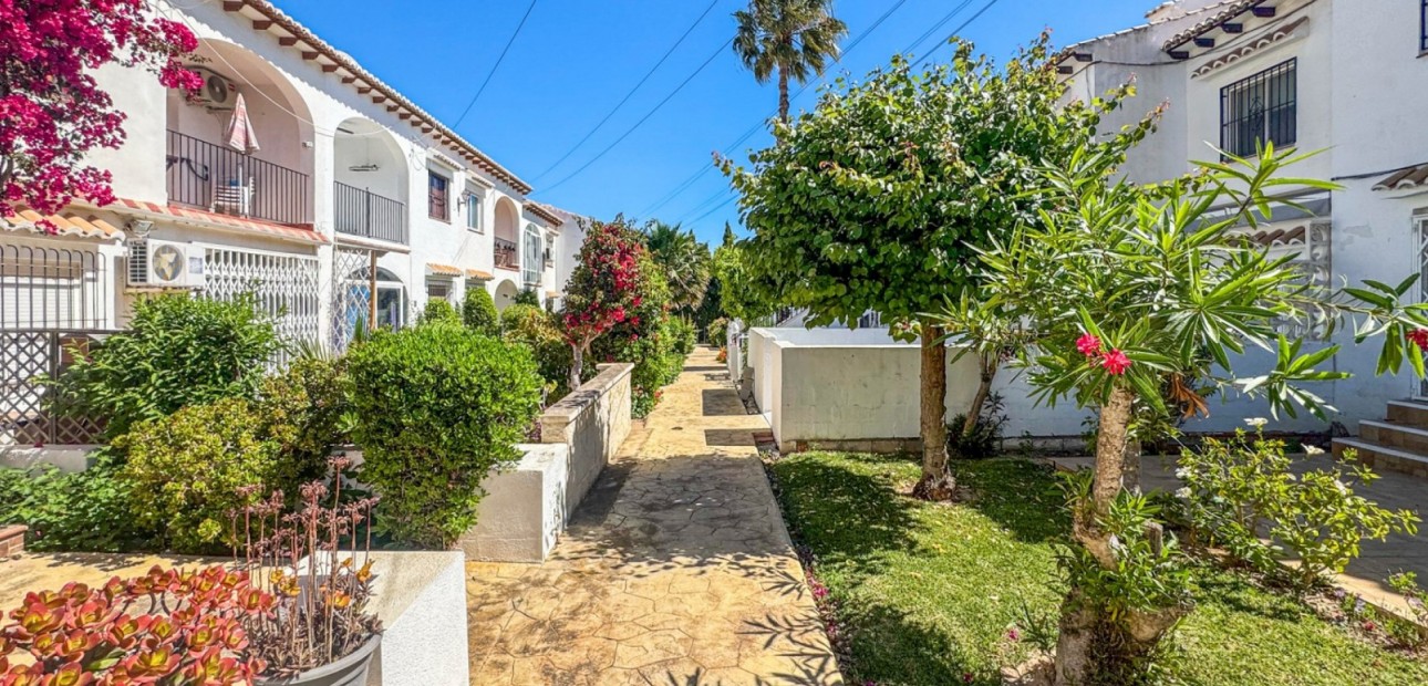 Sale - Apartment / flat -
Orihuela Costa - Los Balcones