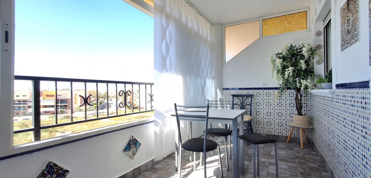 Sale - Apartment / flat -
Orihuela Costa - Playa Flamenca