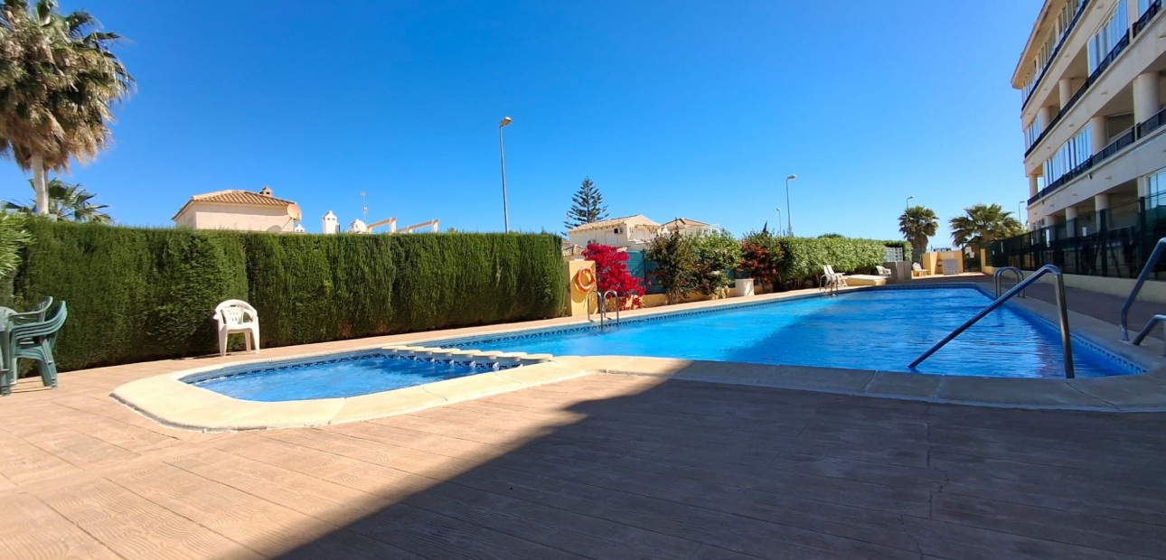 Sale - Apartment / flat -
Orihuela Costa - Playa Flamenca