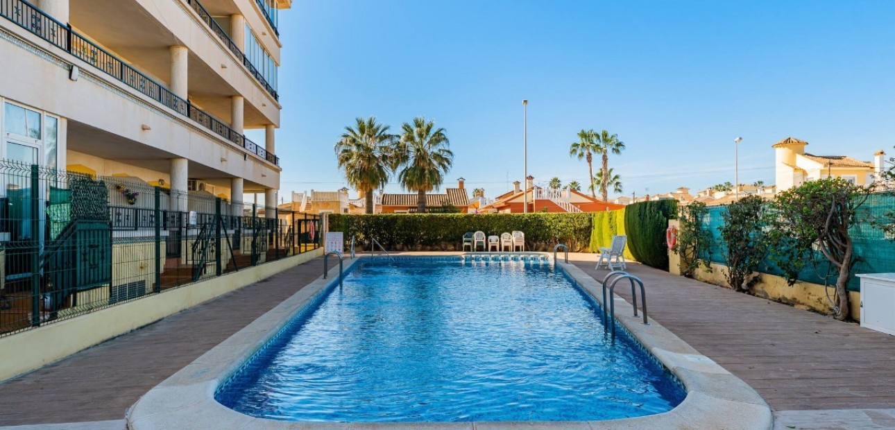 Sale - Apartment / flat -
Orihuela Costa - Playa Flamenca