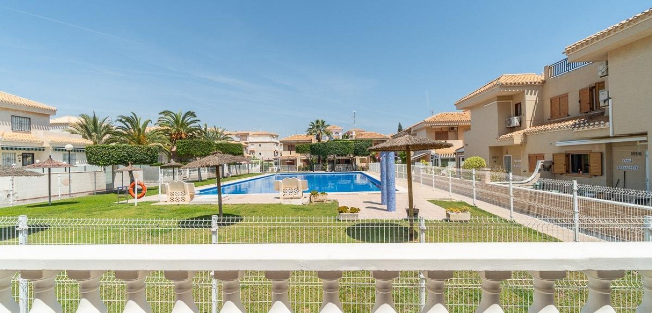 Sale - Villa -
Orihuela Costa - Playa Flamenca