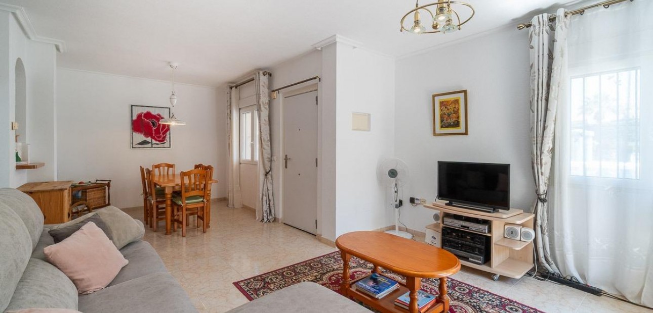 Sale - Villa -
Orihuela Costa - Playa Flamenca