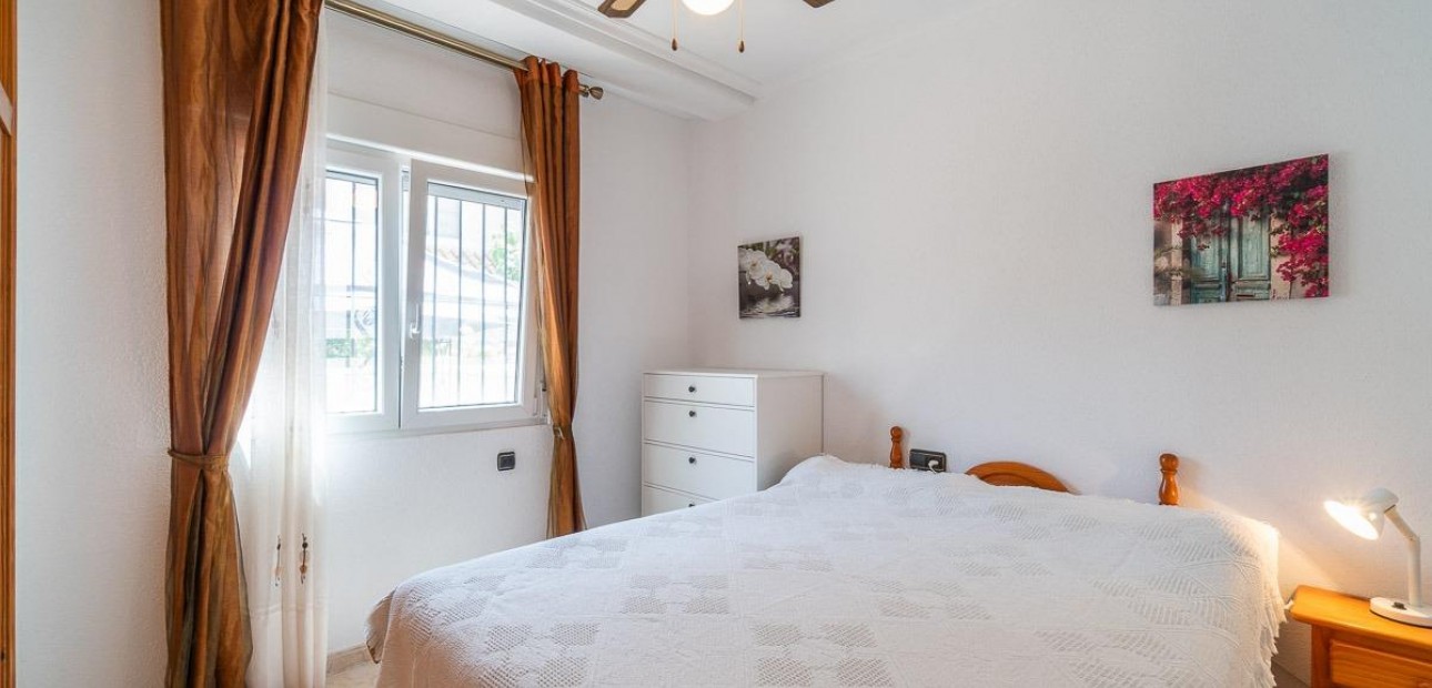 Sale - Villa -
Orihuela Costa - Playa Flamenca