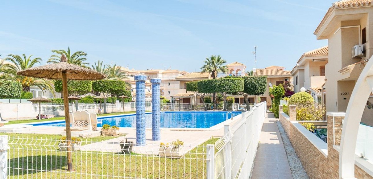 Sale - Villa -
Orihuela Costa - Playa Flamenca