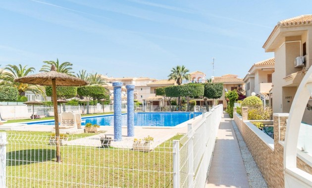Sale - Villa -
Orihuela Costa - Playa Flamenca