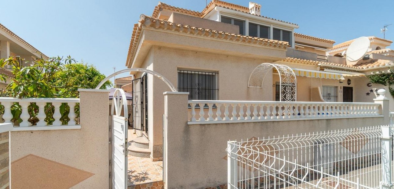 Sale - Villa -
Orihuela Costa - Playa Flamenca