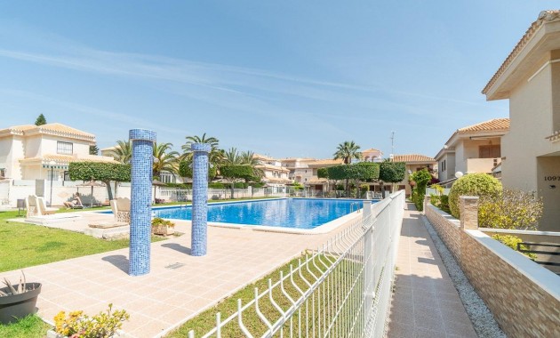 Sale - Villa -
Orihuela Costa - Playa Flamenca