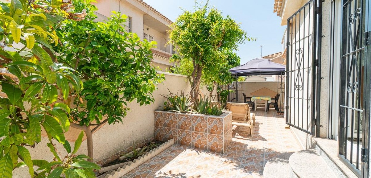 Sale - Villa -
Orihuela Costa - Playa Flamenca