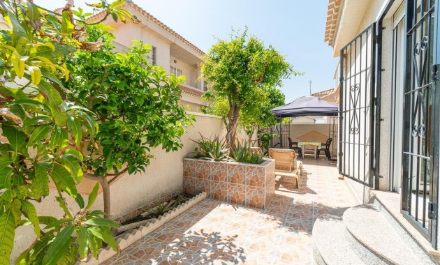 Sale - Villa -
Orihuela Costa - Playa Flamenca