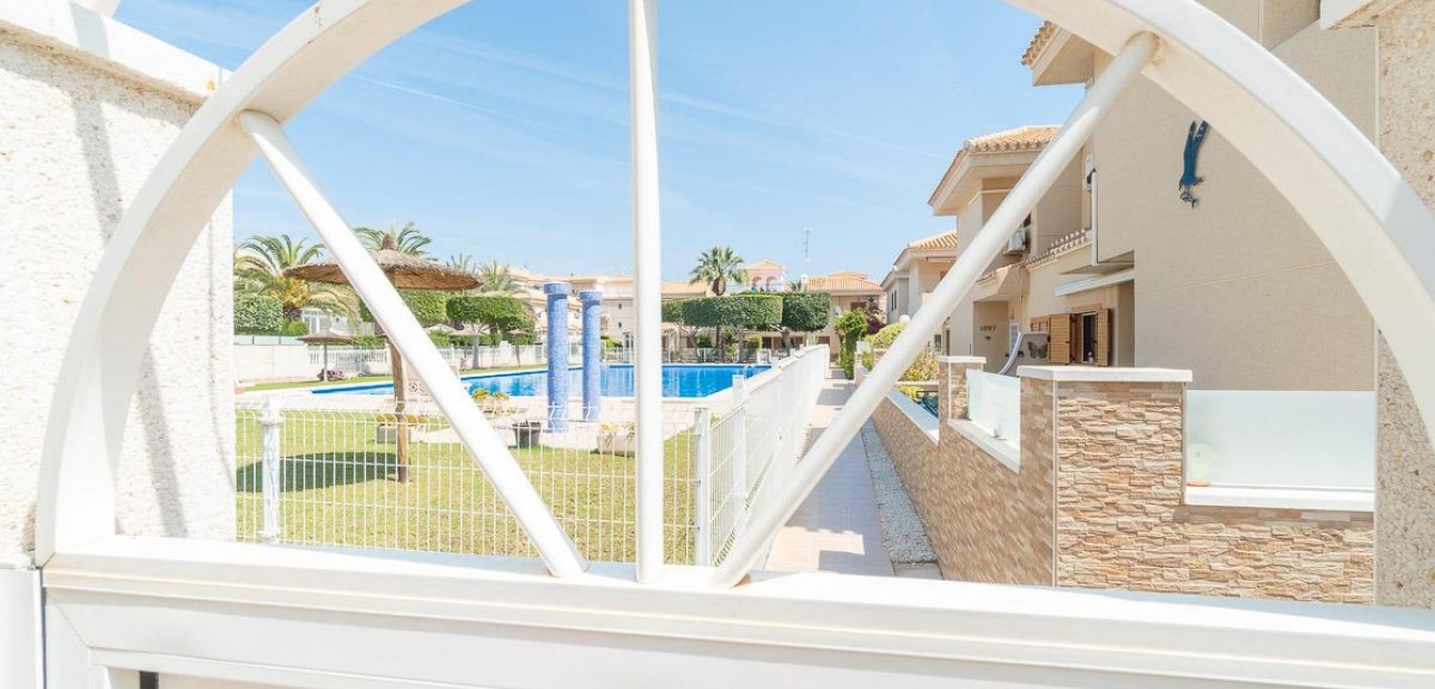 Sale - Villa -
Orihuela Costa - Playa Flamenca