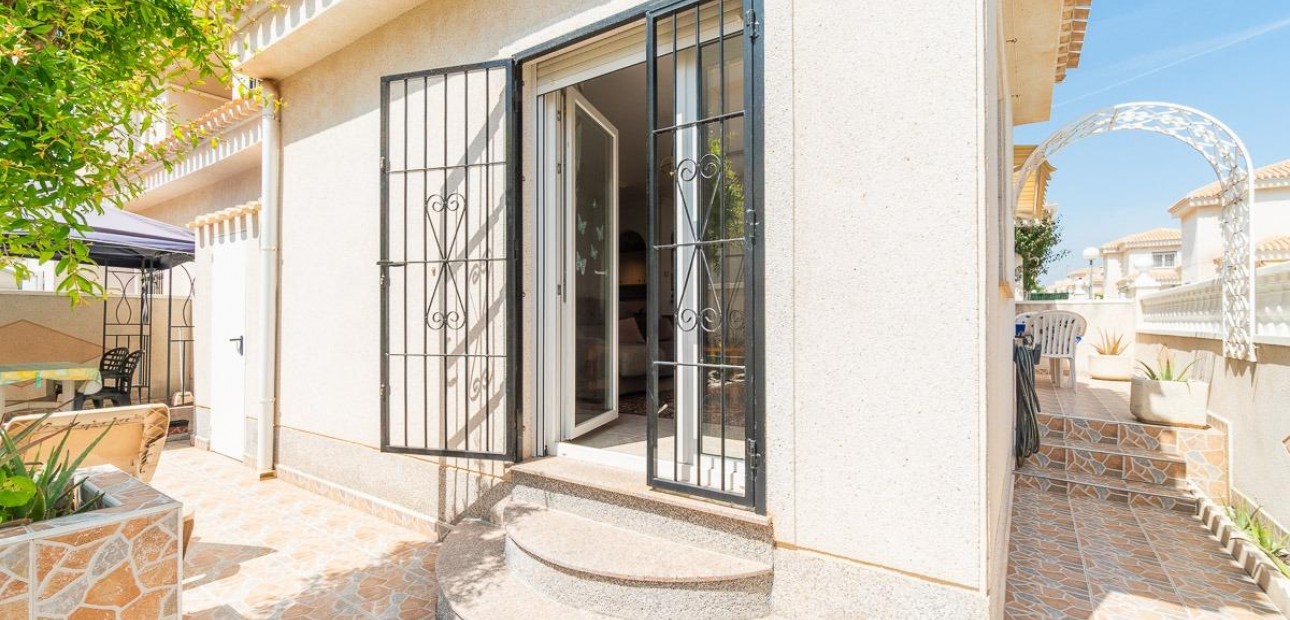 Sale - Villa -
Orihuela Costa - Playa Flamenca