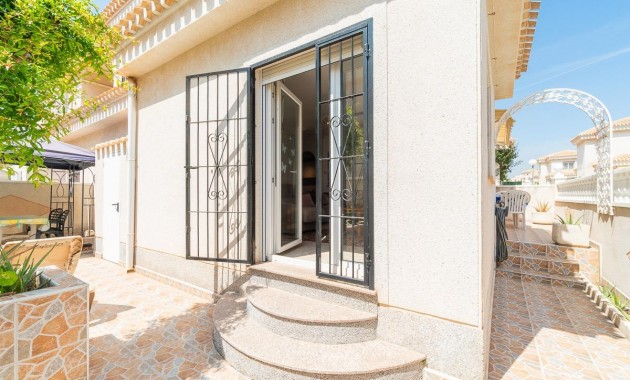 Sale - Villa -
Orihuela Costa - Playa Flamenca