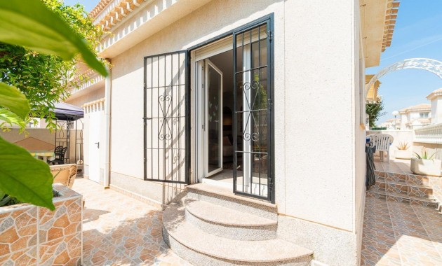 Sale - Villa -
Orihuela Costa - Playa Flamenca