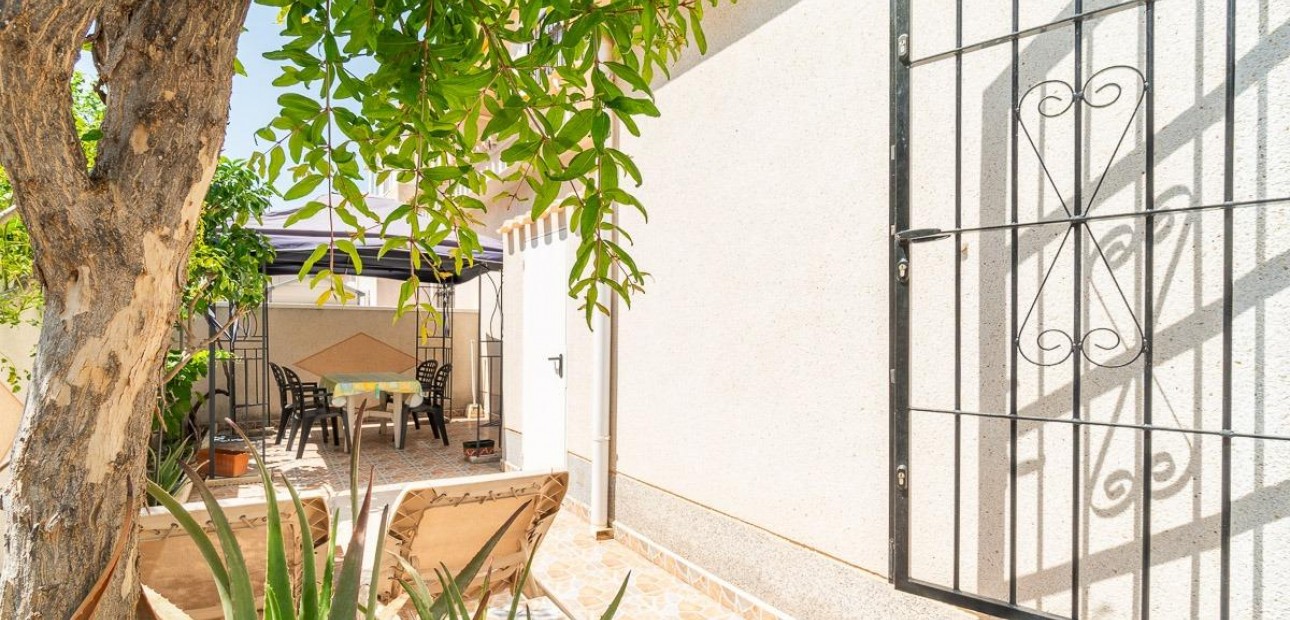 Sale - Villa -
Orihuela Costa - Playa Flamenca